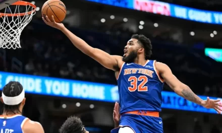 Brown bromeó posible deterioro muñeca de Towns