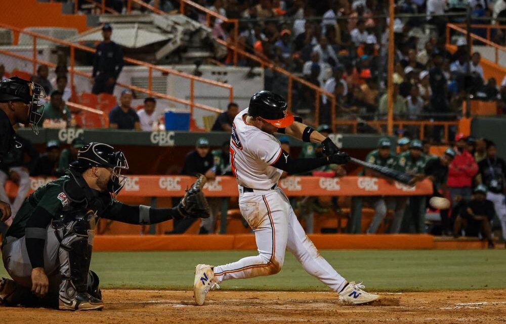 Estrellas Orientales blanquean 11-0 a los Toros del Este en el inicio de la temporada | De Final Minuto