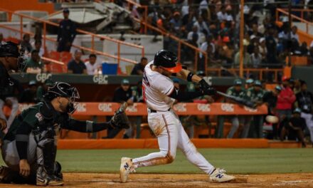 Estrellas Orientales blanquean 11-0 a los Toros del Este en el inicio de la temporada | De Final Minuto