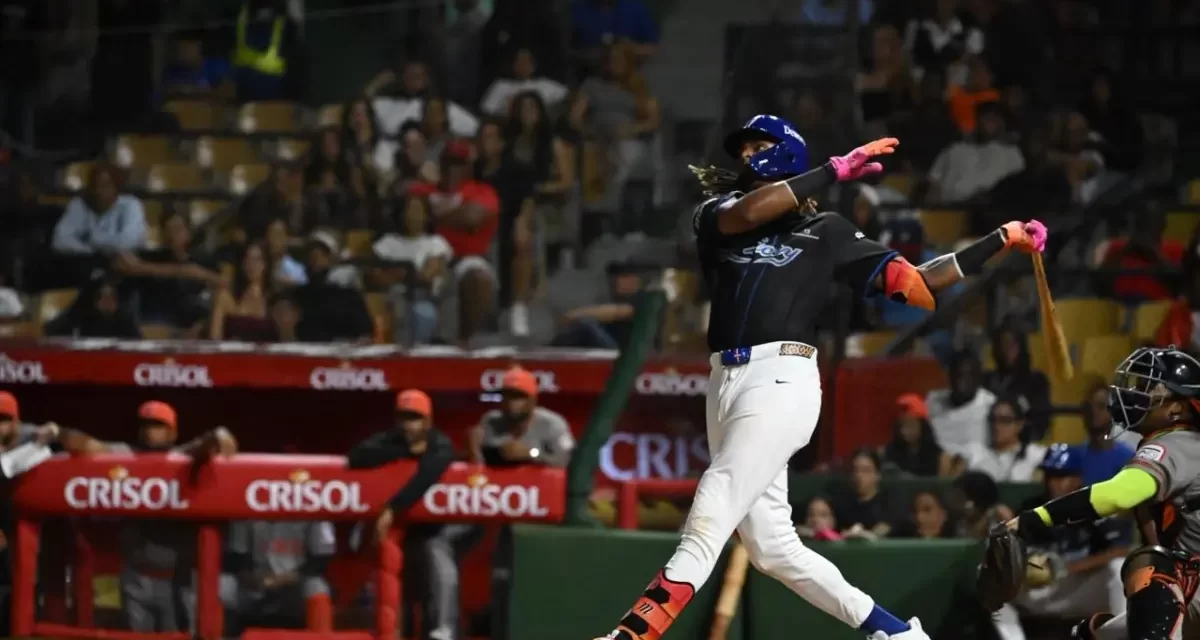 Florial y Alcántara se combinan para indicar al Licey 7-4 sobre los Toros