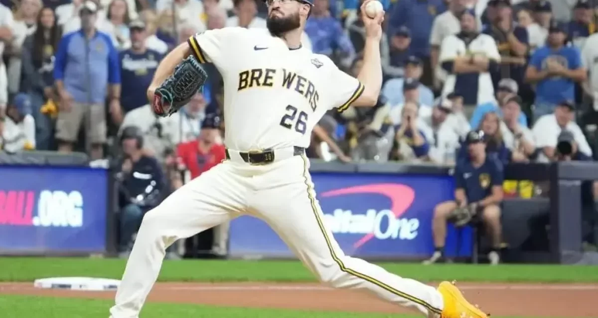 ¡Histórico! Ashby rompe récord de innings en blanco para un relevista en playoffs