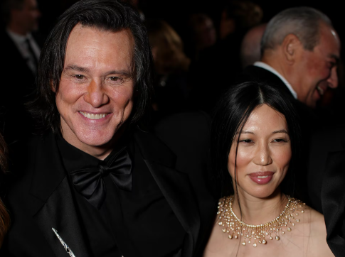 Jim Carrey se casa en secreto con Min Ah, siete meses