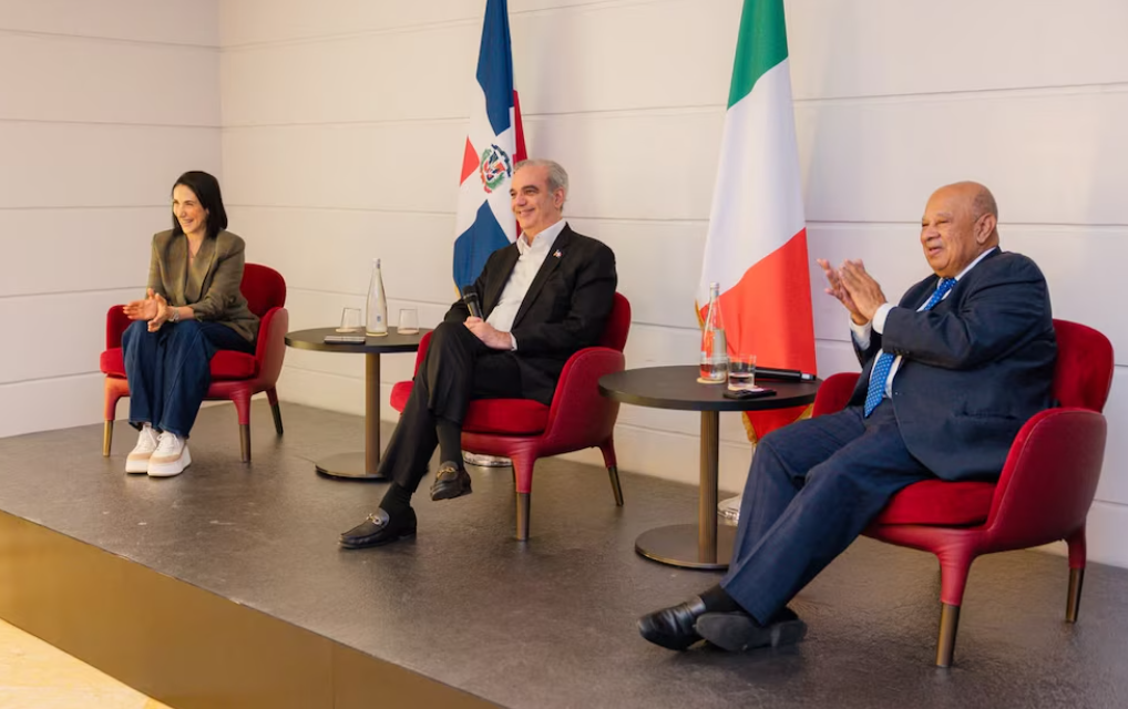 Abinader anunció fondos para una Casa de la Cultura