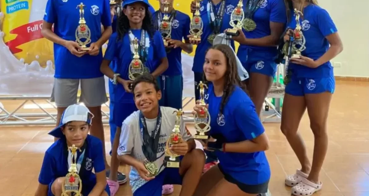 Delfines del Naco obtiene tricampeonato