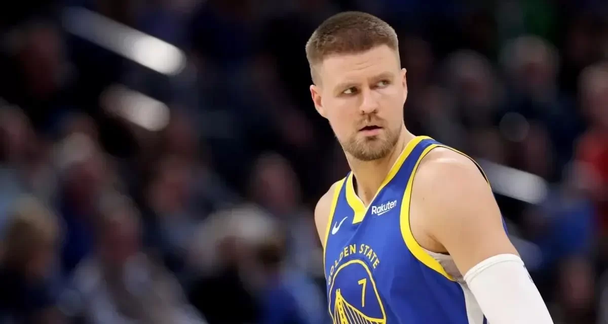 Warriors contemplan cambiar a Porzingis