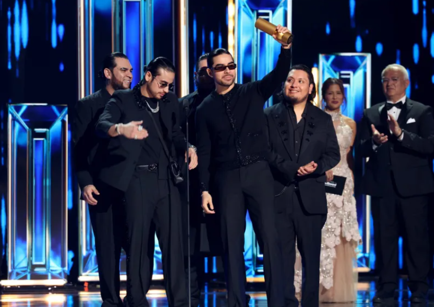 Fuerza Regida triunfa en los Billboard Latin Music Awards 2026; Romeo Santos ganó cuatro premios 1 | Noticias de hoy en República Dominicana Captura de pantalla 2026 10 23 104320 | Noticias de hoy en De Último Minuto