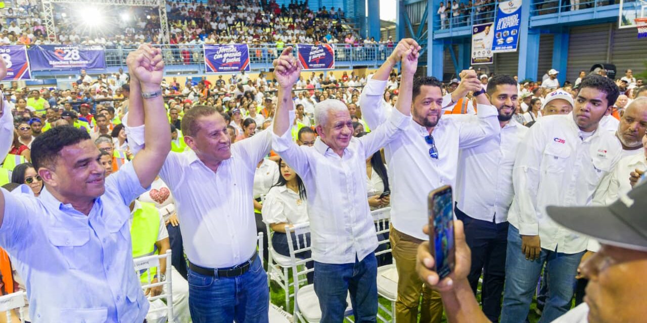 Ricardo de los Santos juramenta al sector construcción de Sánchez Ramírez en respaldo a Carolina Mejía – RC Noticias