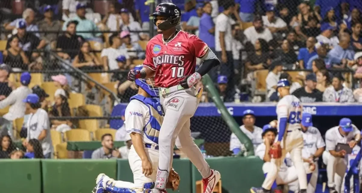 Jefferson Rojas conecta dos jonrones en triunfo de los Gigantes sobre el Licey