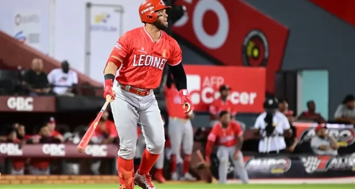 Leones aplastan a Gigantes y logran botellín triunfo al hilo