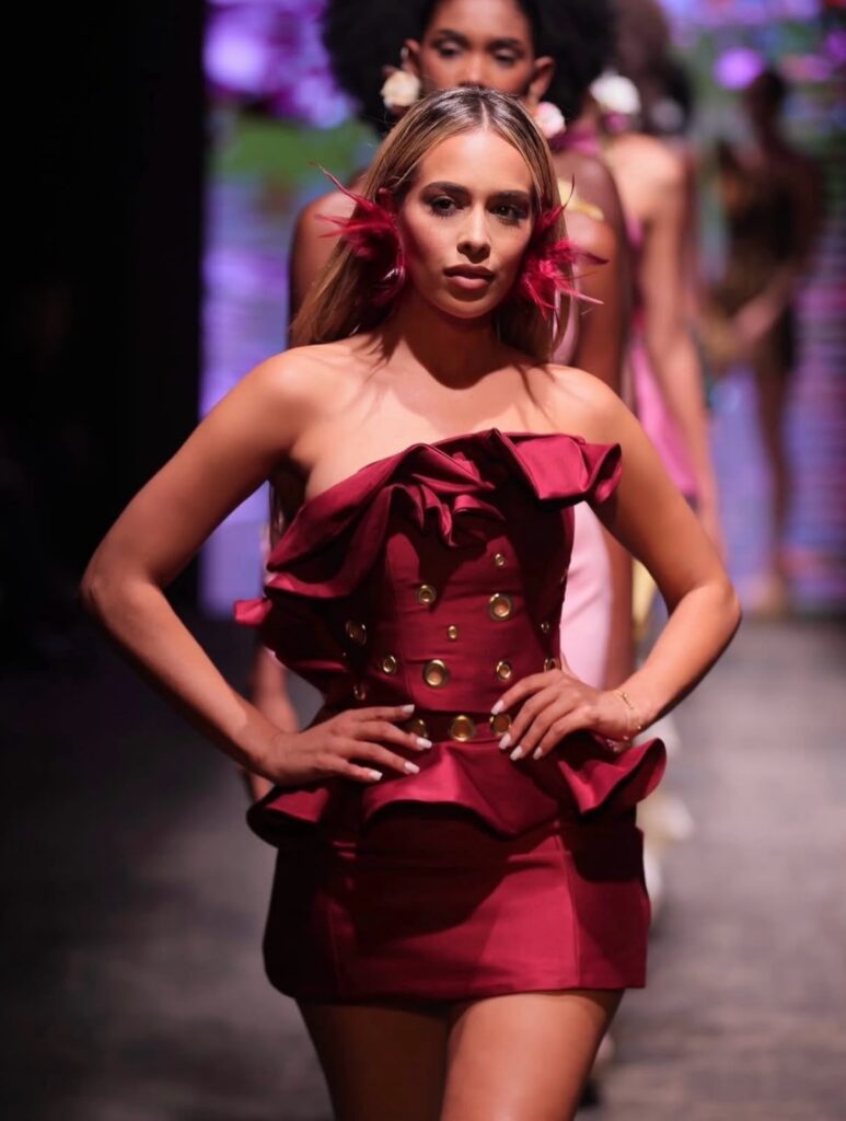 Leli Hernández desfila en RDFW con la colección Moss 2026