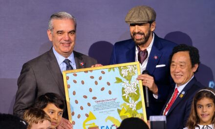 Juan Luis Guerra recibe histórico homenaje de la FAO