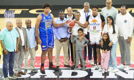 Mérido Torres realiza tiro de honor en deporte Los Prados y Mauricio Báez