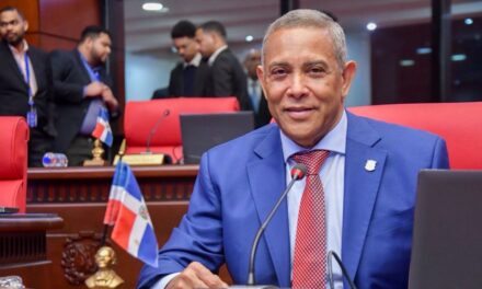 Senado aprueba tesina de Franklin Romero para nombrar pista de atletismo en honor a Nazario Ramos | De Extremo Minuto