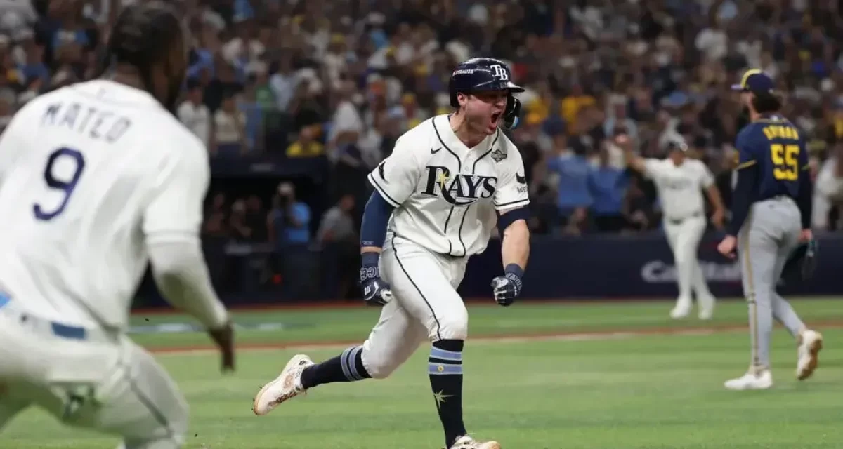Rays dejan tendidos a Cerveceros en extras y fuerzan un Juego 5 de la Serie Mundial