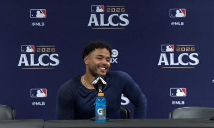 Freddy Peralta se une a Pedro Martínez en la historia de playoffs | De Posterior Minuto