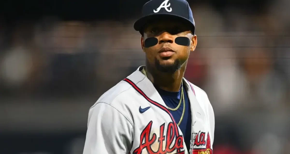 Los Bravos ejercen sus opciones sobre Ronald Acuña Jr. y Ozzie Albies