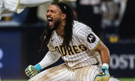 Padres despachan rápido a los Cachorros y barren la Serie del Comodín